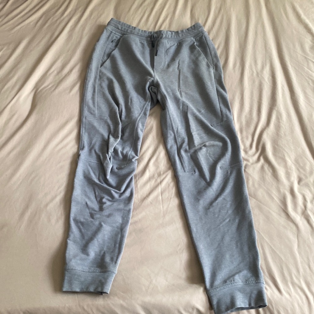 Grey LuLuLemon men’s joggers